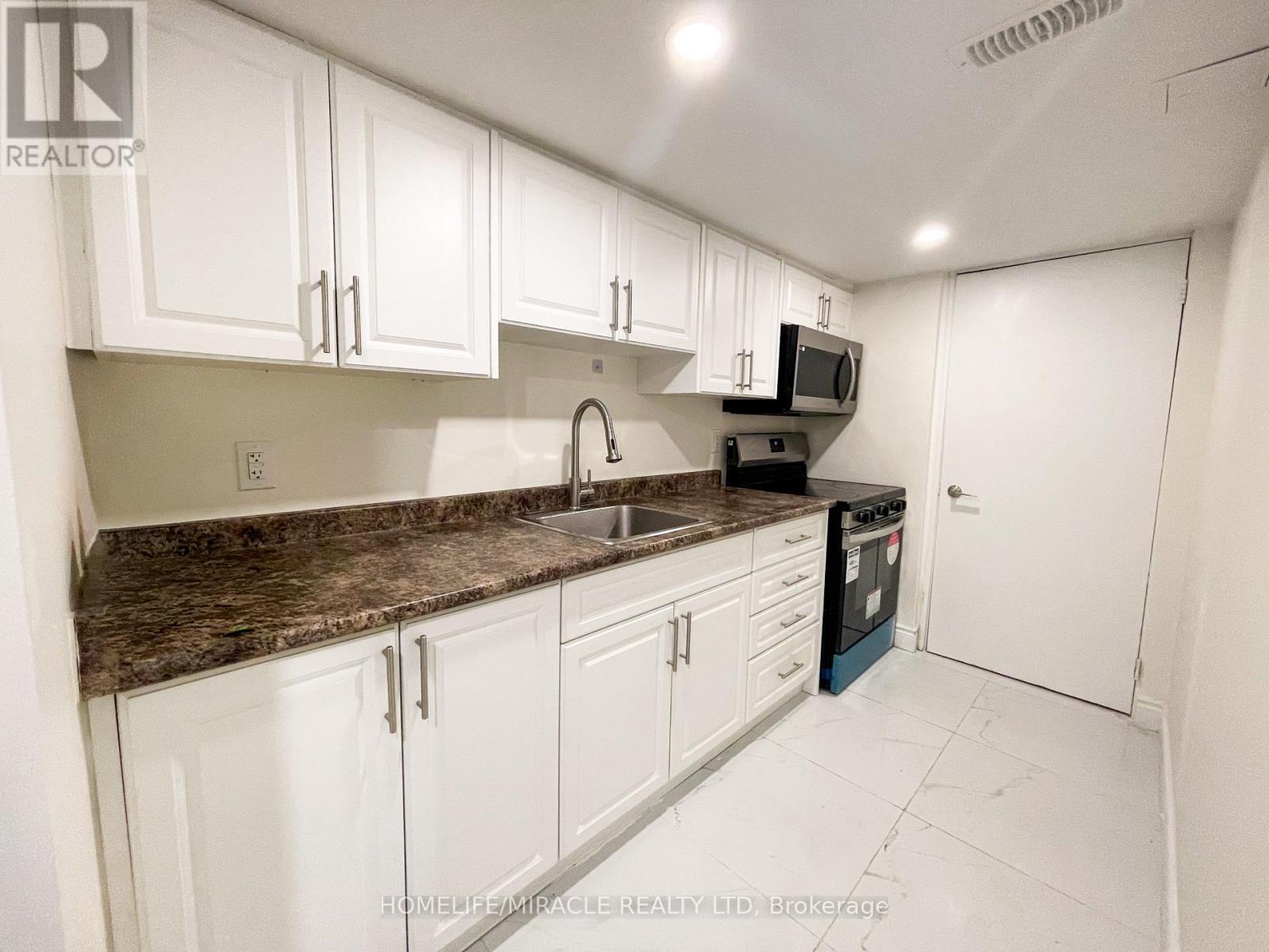 37 Calm Waters Crescent, Brampton, Ontario  L6V 4R9 - Photo 10 - W12726472