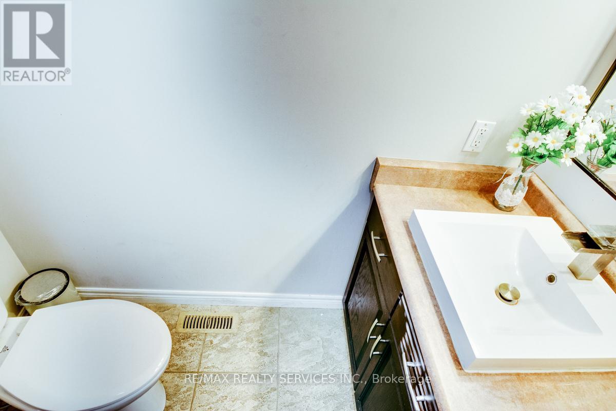 21 Faith Boulevard, St. Thomas, Ontario  N5R 6L3 - Photo 11 - X12726476