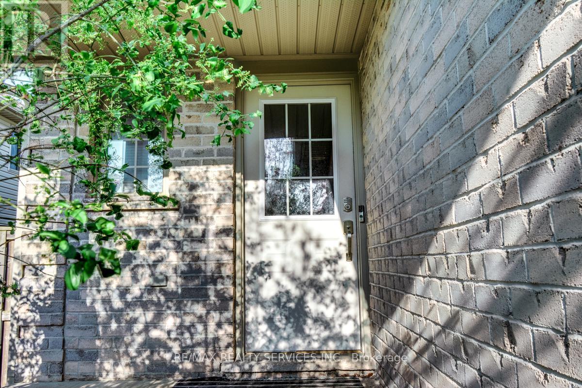 21 Faith Boulevard, St. Thomas, Ontario  N5R 6L3 - Photo 4 - X12726476