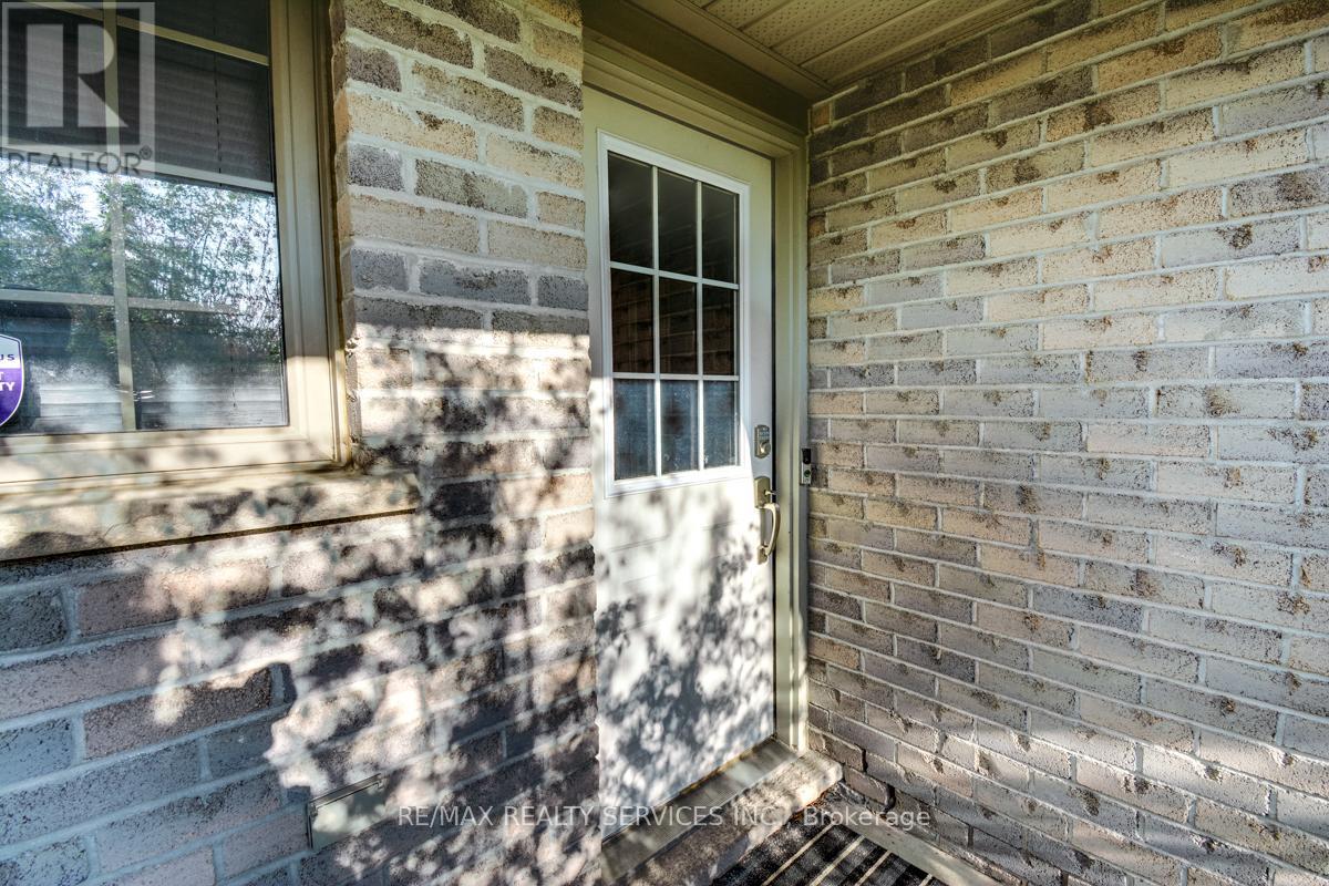 21 Faith Boulevard, St. Thomas, Ontario  N5R 6L3 - Photo 5 - X12726476