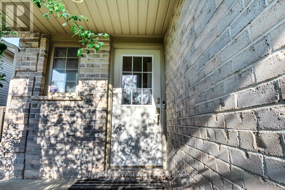 21 Faith Boulevard, St. Thomas, Ontario  N5R 6L3 - Photo 6 - X12726476