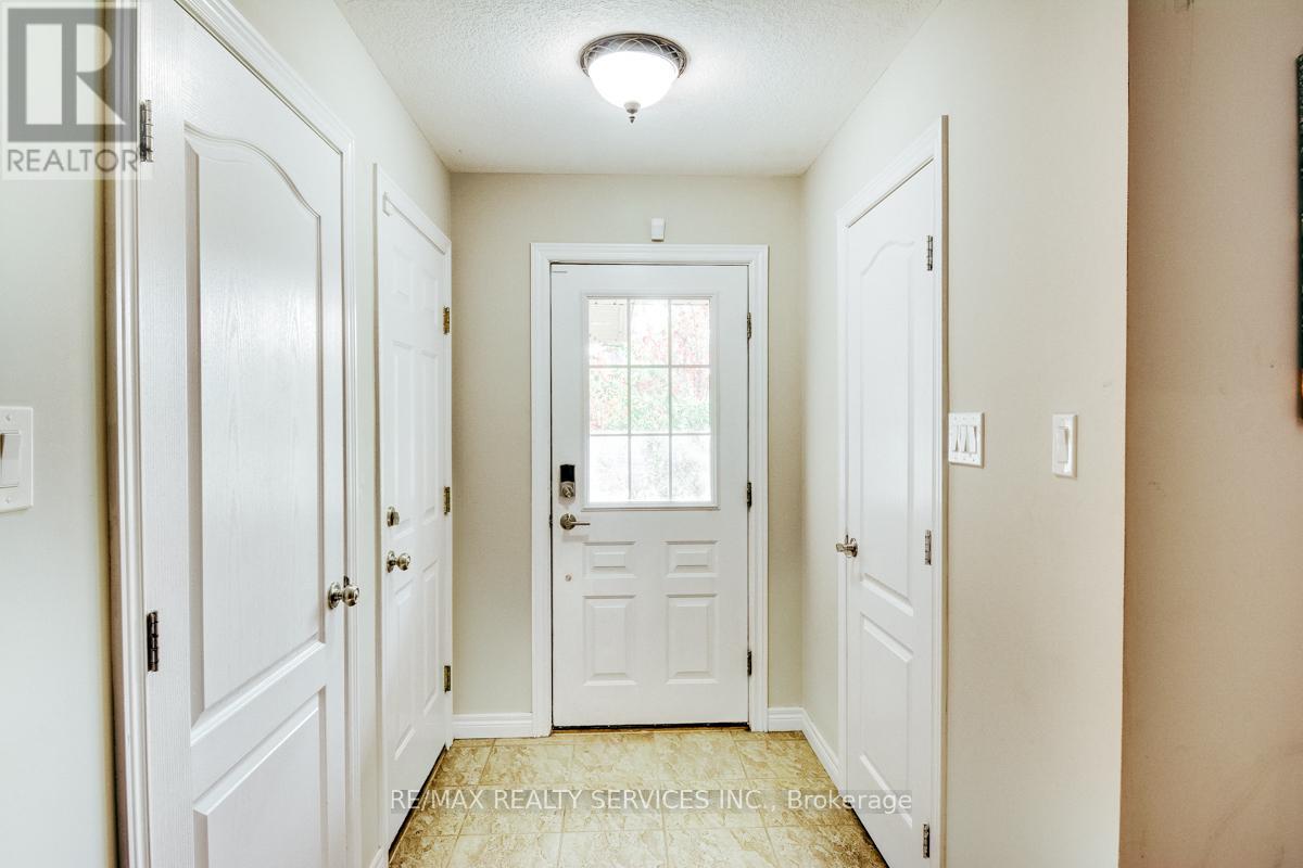 21 Faith Boulevard, St. Thomas, Ontario  N5R 6L3 - Photo 7 - X12726476