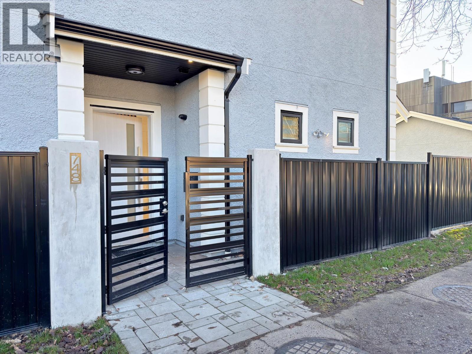 Listing Picture 2 of 12 : 748 E 47TH AVENUE, Vancouver / 溫哥華 - 魯藝地產 Yvonne Lu Group - MLS Medallion Club Member