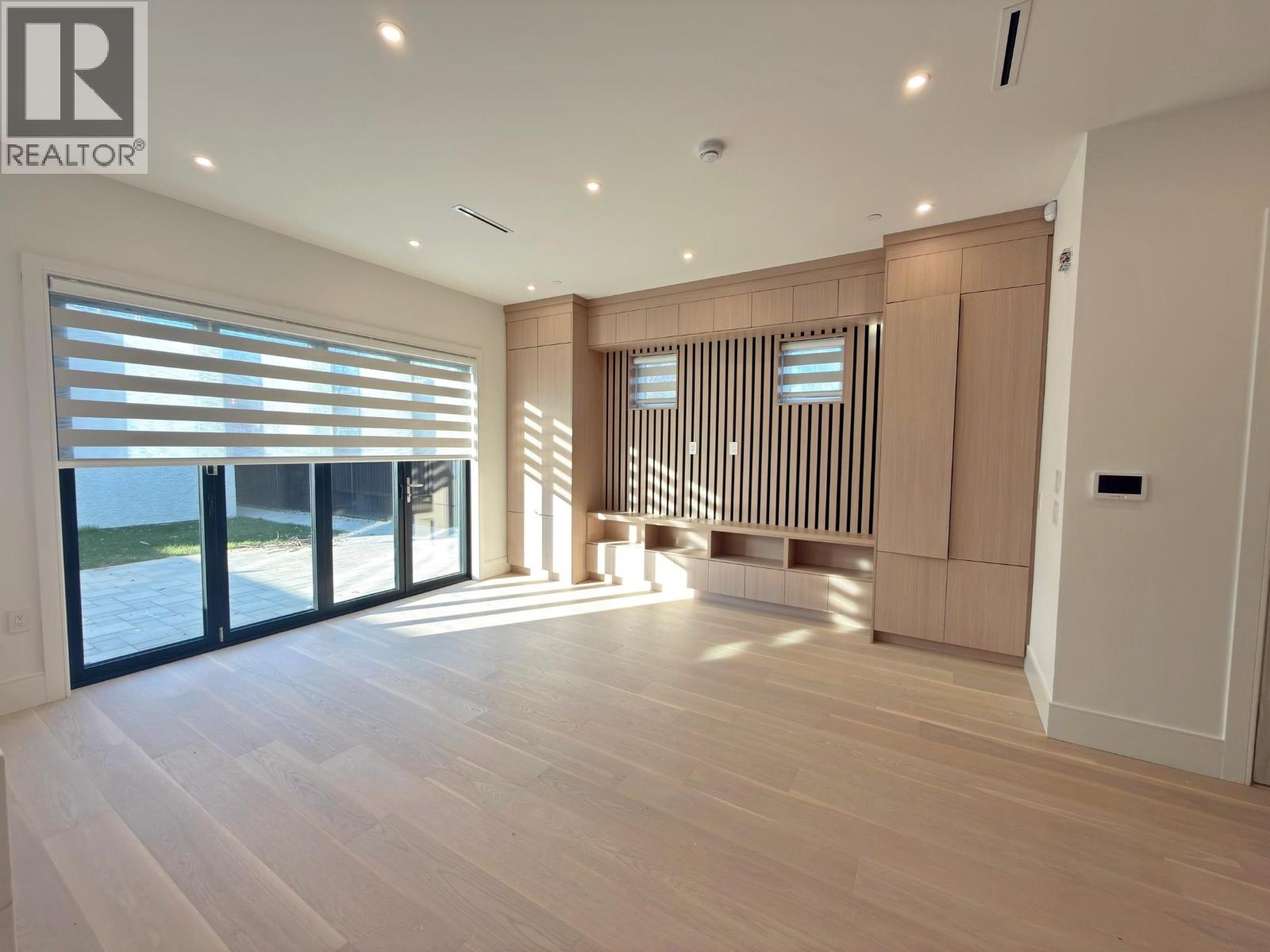 Listing Picture 3 of 12 : 748 E 47TH AVENUE, Vancouver / 溫哥華 - 魯藝地產 Yvonne Lu Group - MLS Medallion Club Member