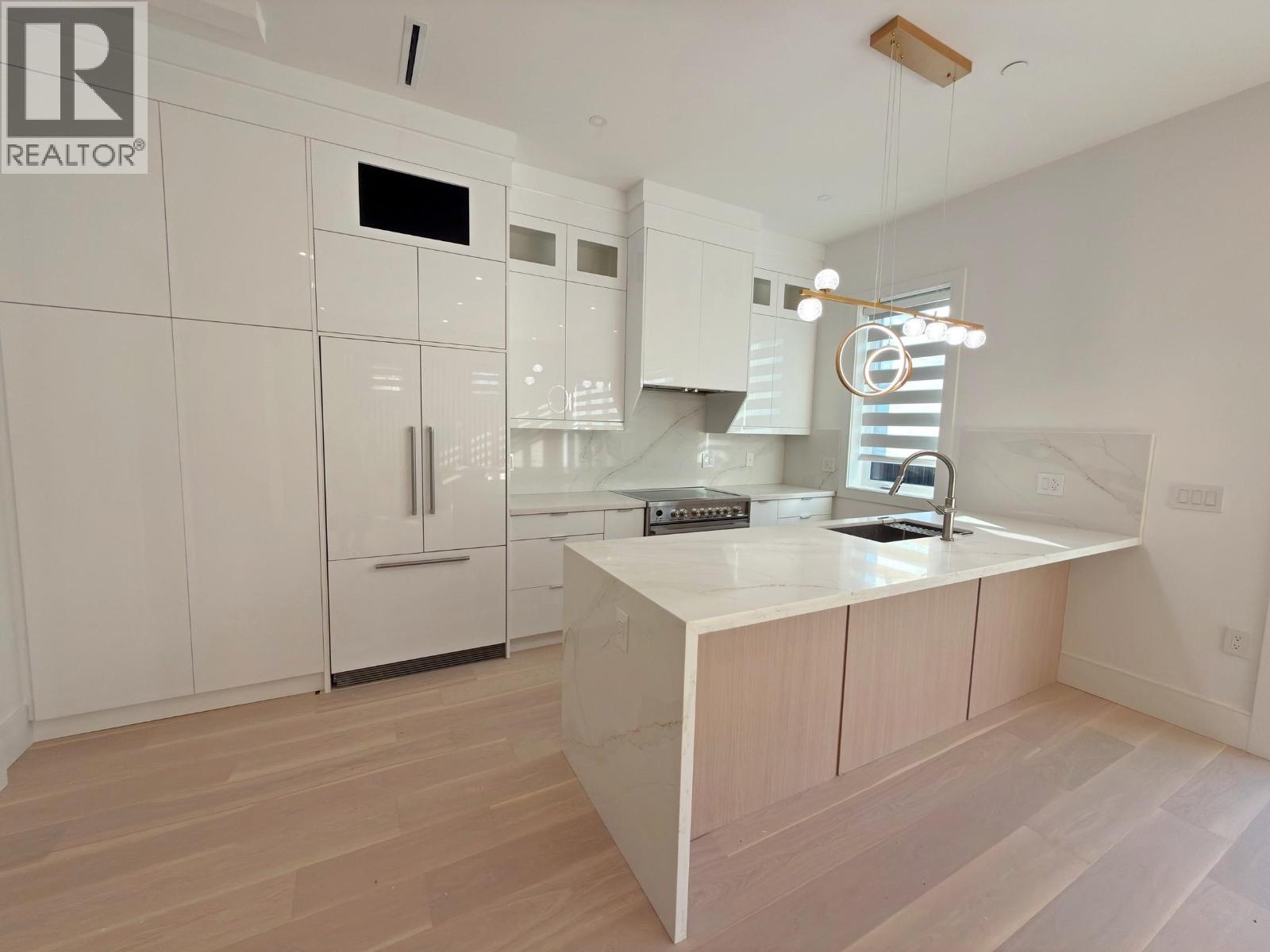 Listing Picture 6 of 12 : 748 E 47TH AVENUE, Vancouver / 溫哥華 - 魯藝地產 Yvonne Lu Group - MLS Medallion Club Member