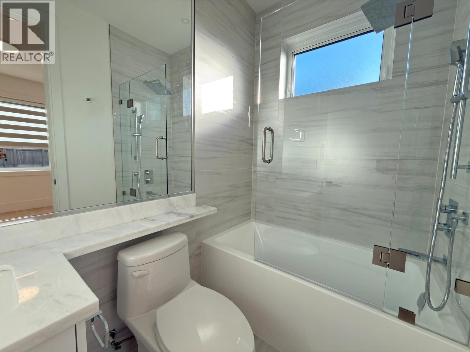 Listing Picture 9 of 12 : 748 E 47TH AVENUE, Vancouver / 溫哥華 - 魯藝地產 Yvonne Lu Group - MLS Medallion Club Member