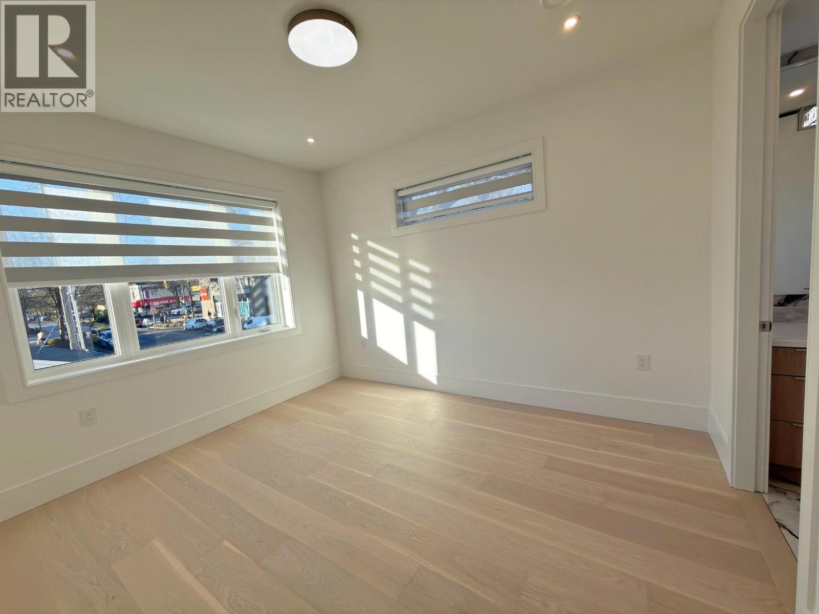 Listing Picture 10 of 12 : 748 E 47TH AVENUE, Vancouver / 溫哥華 - 魯藝地產 Yvonne Lu Group - MLS Medallion Club Member