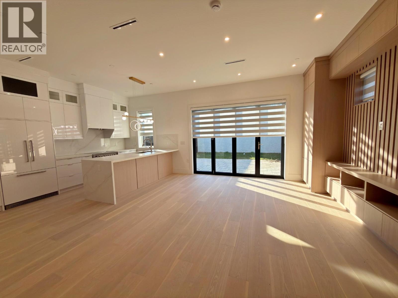 Listing Picture 4 of 12 : 748 E 47TH AVENUE, Vancouver / 溫哥華 - 魯藝地產 Yvonne Lu Group - MLS Medallion Club Member