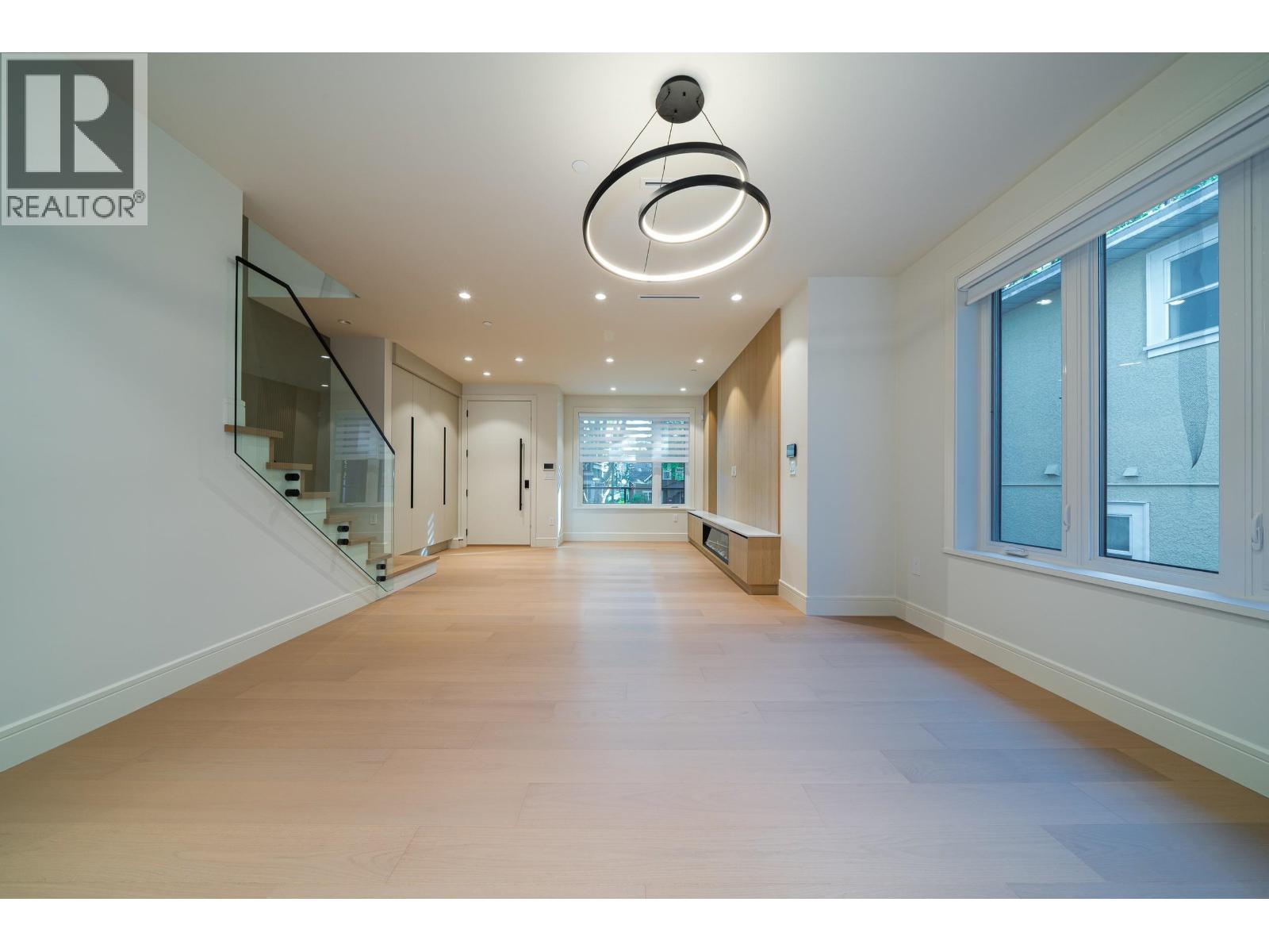 Listing Picture 11 of 28 : 3849 W 26TH AVENUE, Richmond / 烈治文 - 魯藝地產 Yvonne Lu Group - MLS Medallion Club Member