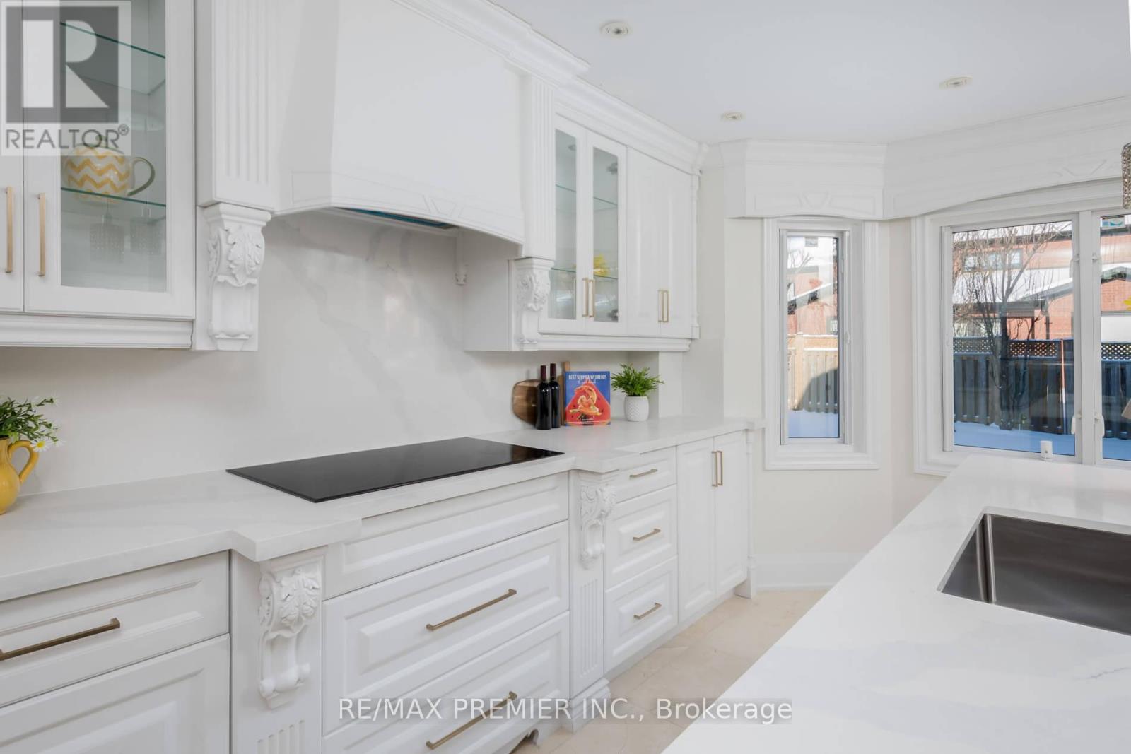 101 Woodgreen Drive N, Vaughan, Ontario  L4L 3S2 - Photo 17 - N12726488