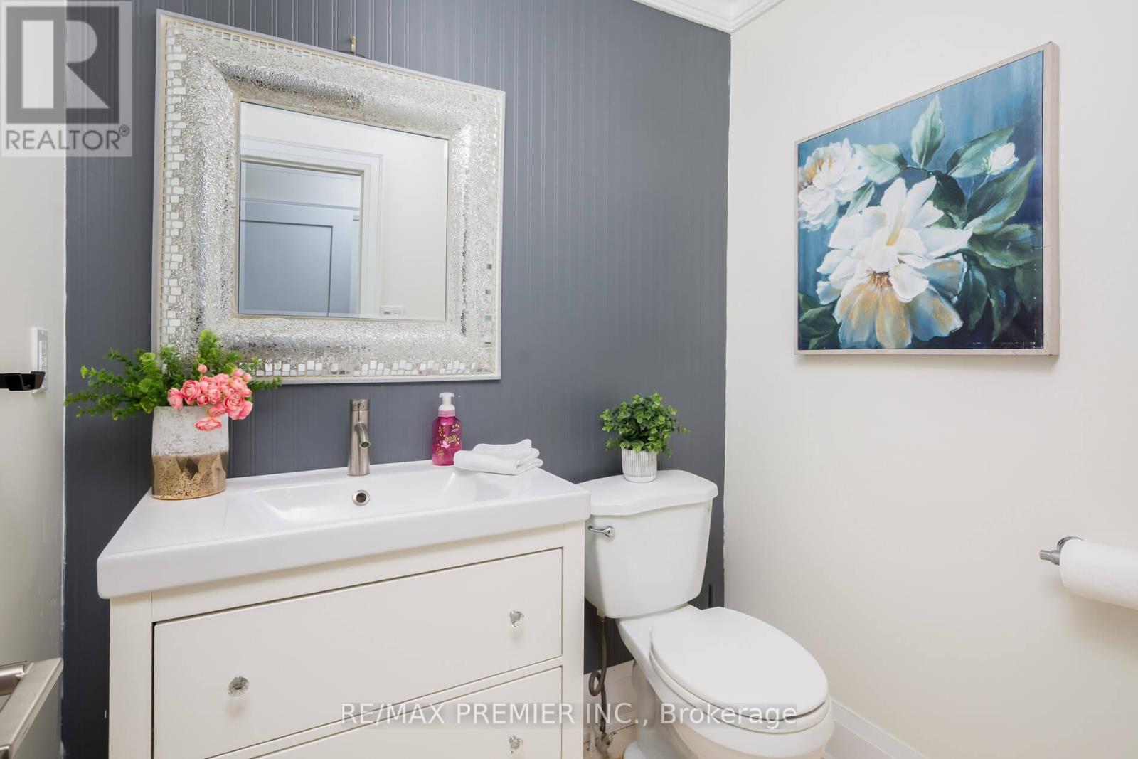 101 Woodgreen Drive N, Vaughan, Ontario  L4L 3S2 - Photo 21 - N12726488