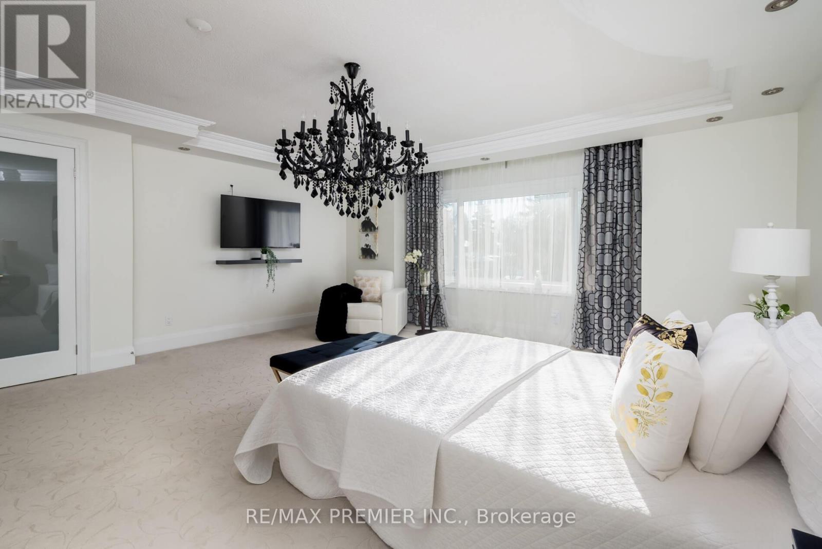 101 Woodgreen Drive N, Vaughan, Ontario  L4L 3S2 - Photo 26 - N12726488