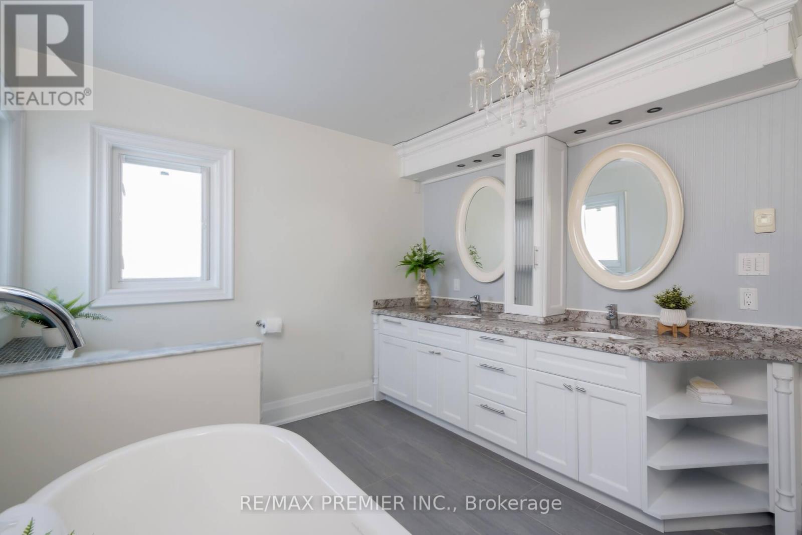 101 Woodgreen Drive N, Vaughan, Ontario  L4L 3S2 - Photo 29 - N12726488