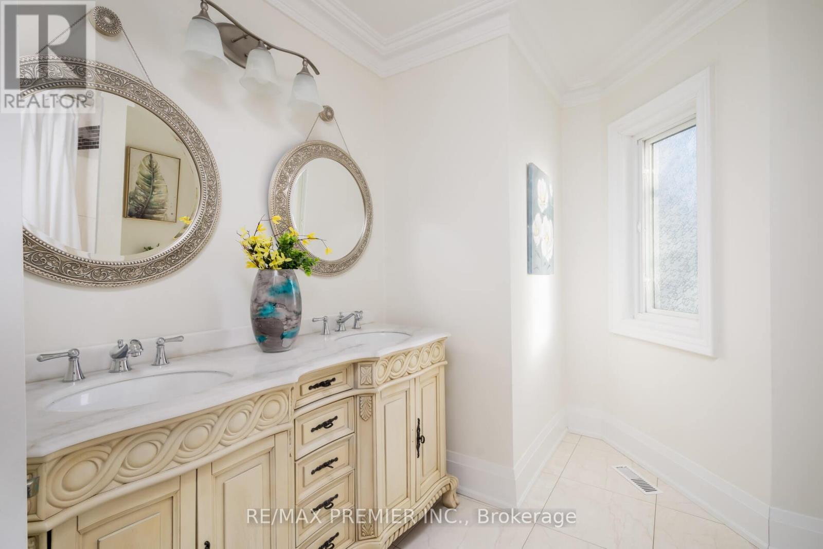 101 Woodgreen Drive N, Vaughan, Ontario  L4L 3S2 - Photo 35 - N12726488