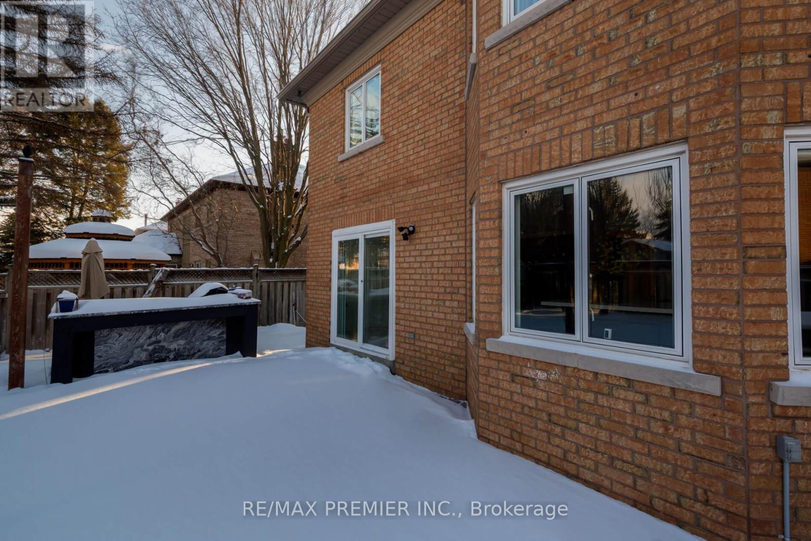 101 Woodgreen Drive N, Vaughan, Ontario  L4L 3S2 - Photo 47 - N12726488