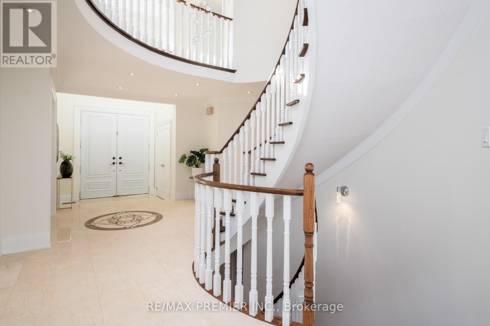 101 Woodgreen Drive N, Vaughan, Ontario  L4L 3S2 - Photo 5 - N12726488