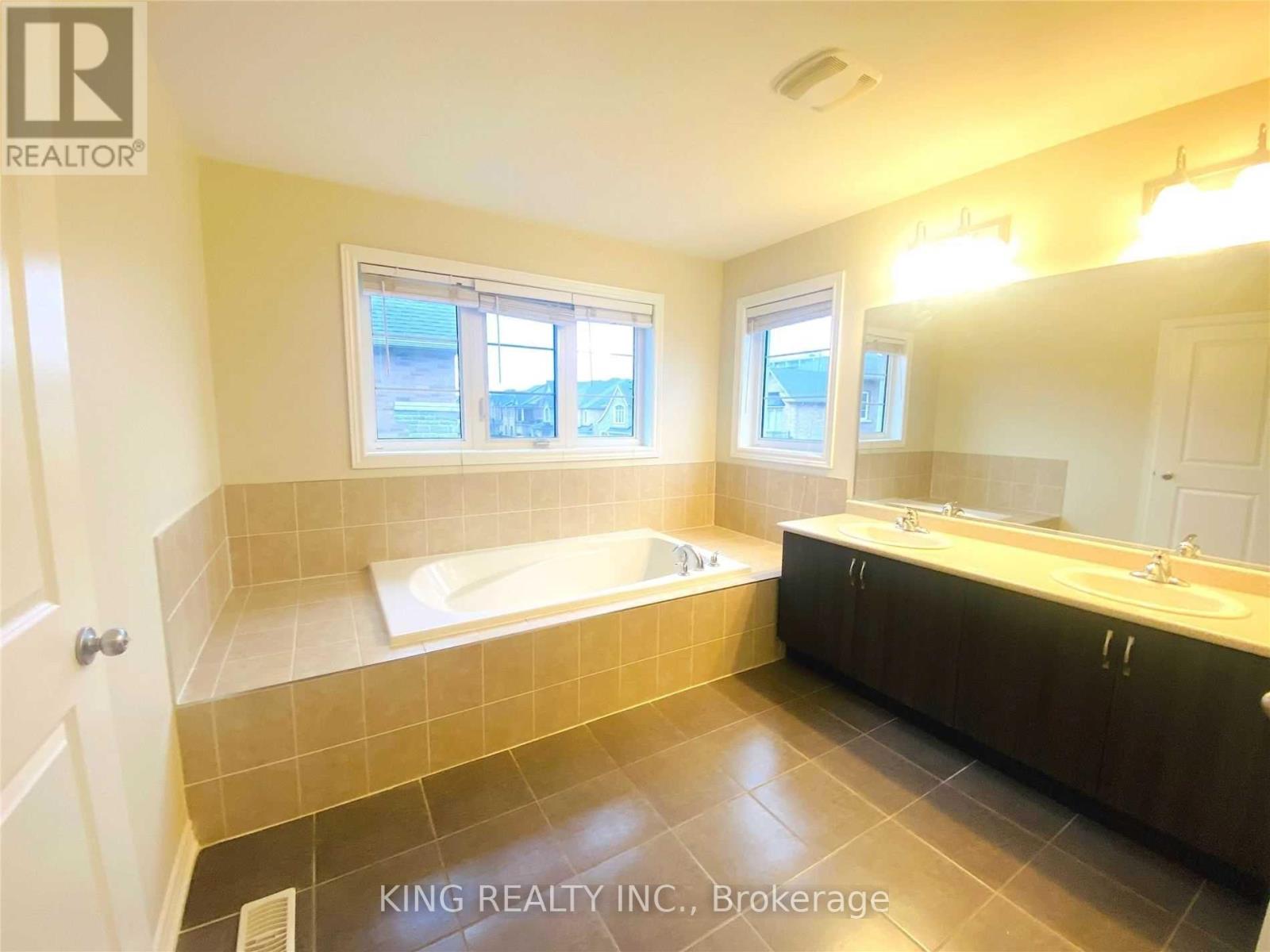 Upper - 43 Hoxton Road, Brampton, Ontario  L7A 4L5 - Photo 19 - W12726484