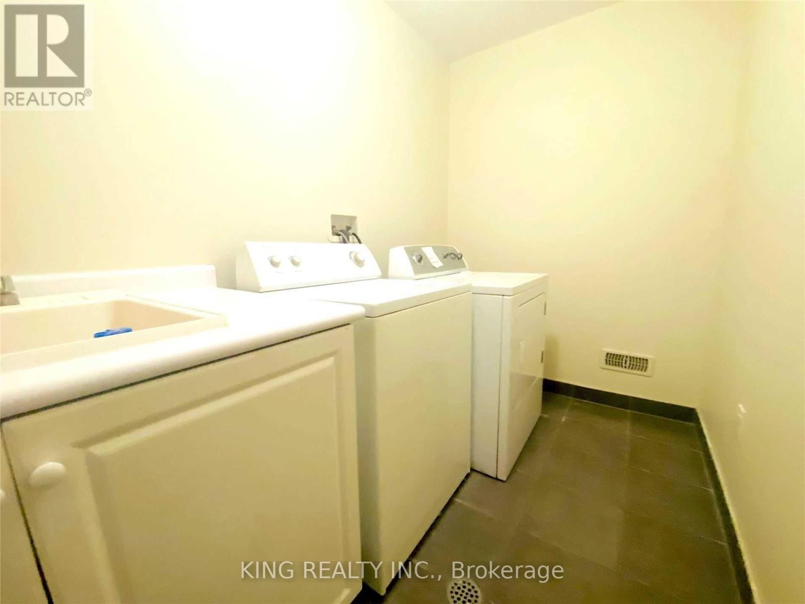 Upper - 43 Hoxton Road, Brampton, Ontario  L7A 4L5 - Photo 29 - W12726484