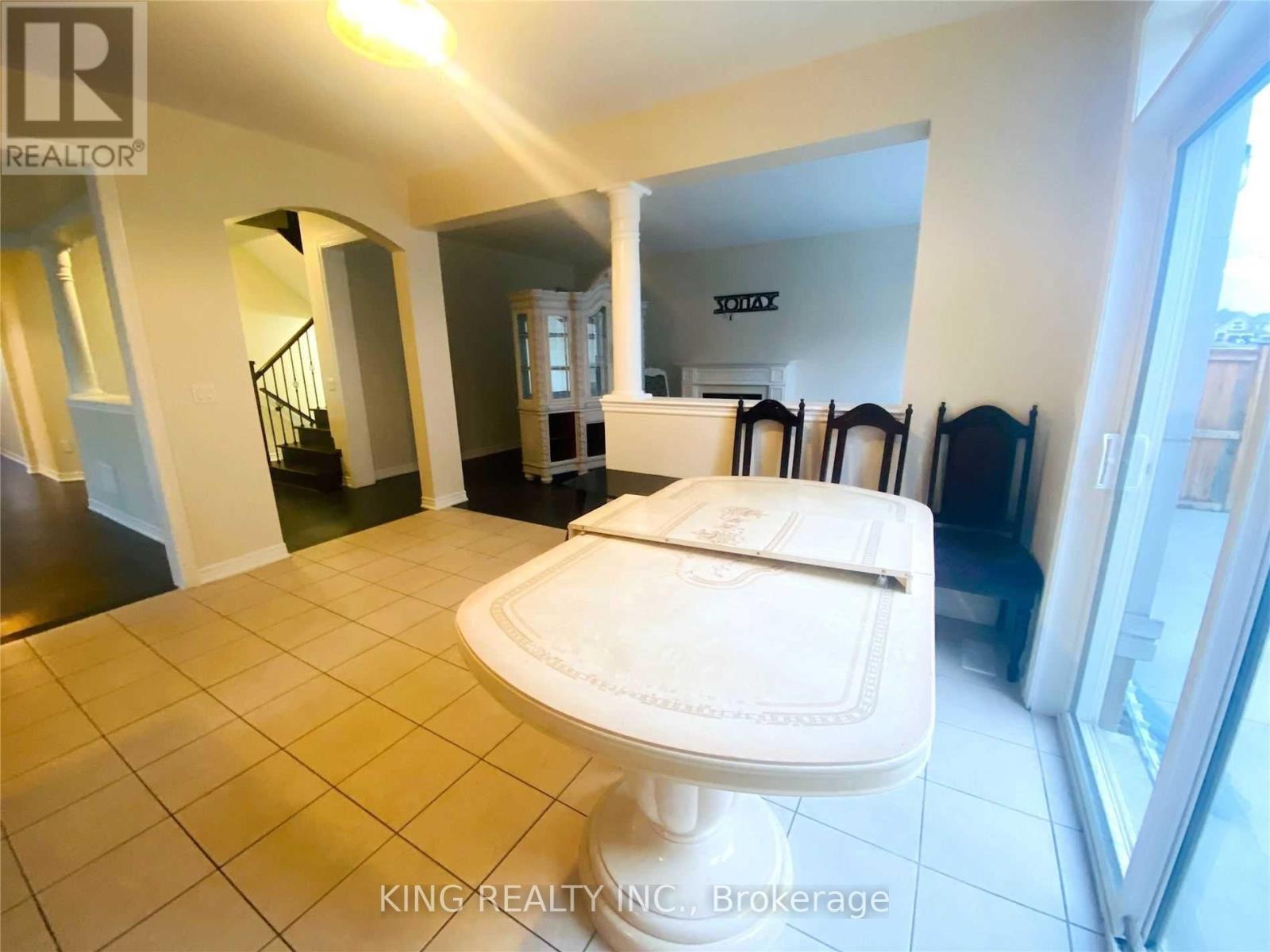 Upper - 43 Hoxton Road, Brampton, Ontario  L7A 4L5 - Photo 3 - W12726484