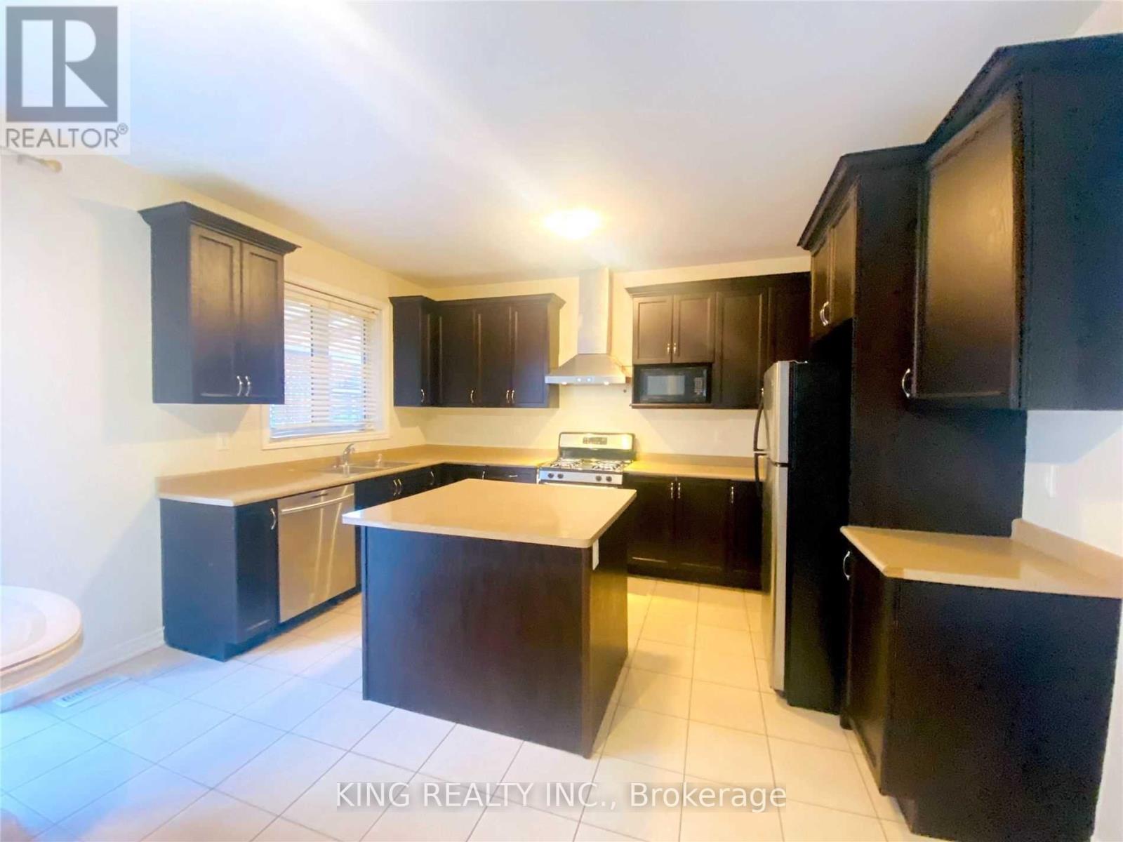 Upper - 43 Hoxton Road, Brampton, Ontario  L7A 4L5 - Photo 5 - W12726484