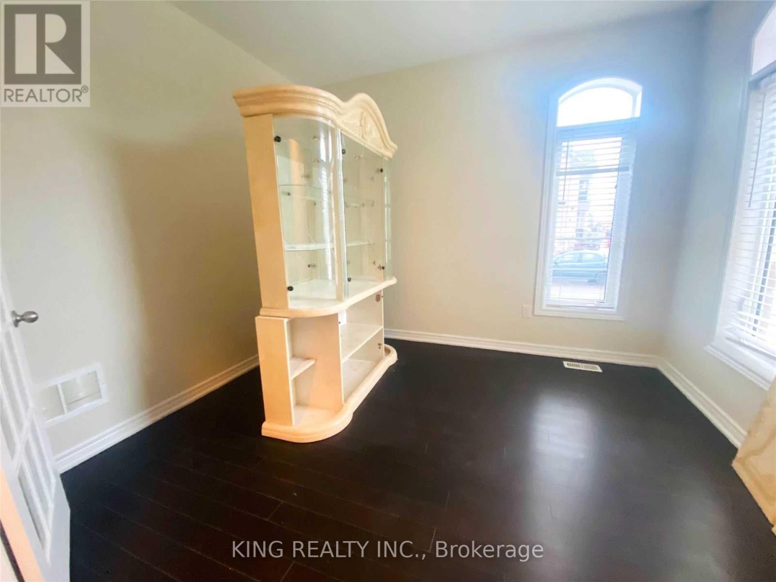 Upper - 43 Hoxton Road, Brampton, Ontario  L7A 4L5 - Photo 7 - W12726484