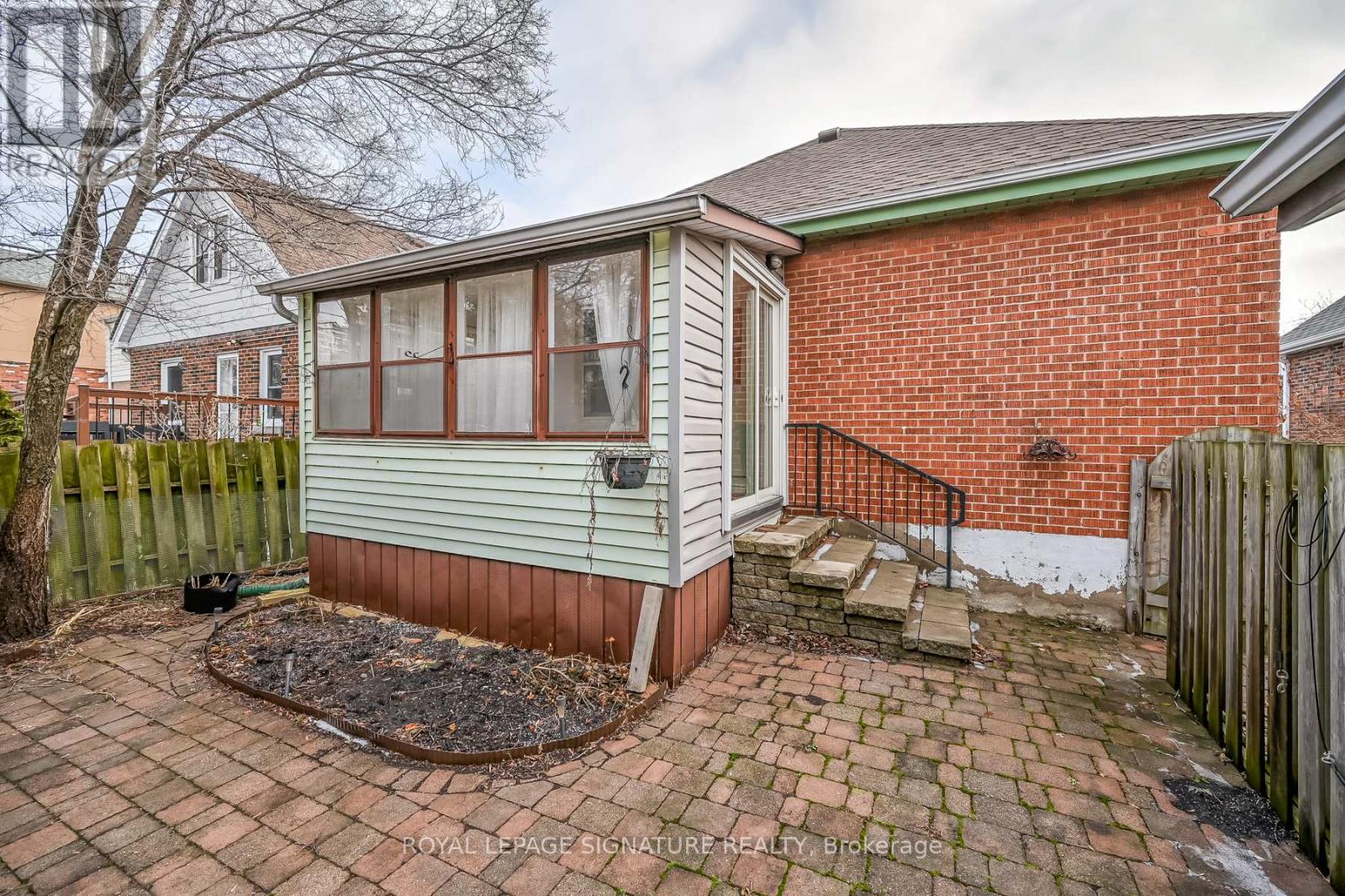 46 East 36 Street, Hamilton, Ontario  L8V 3Y9 - Photo 3 - X12726510