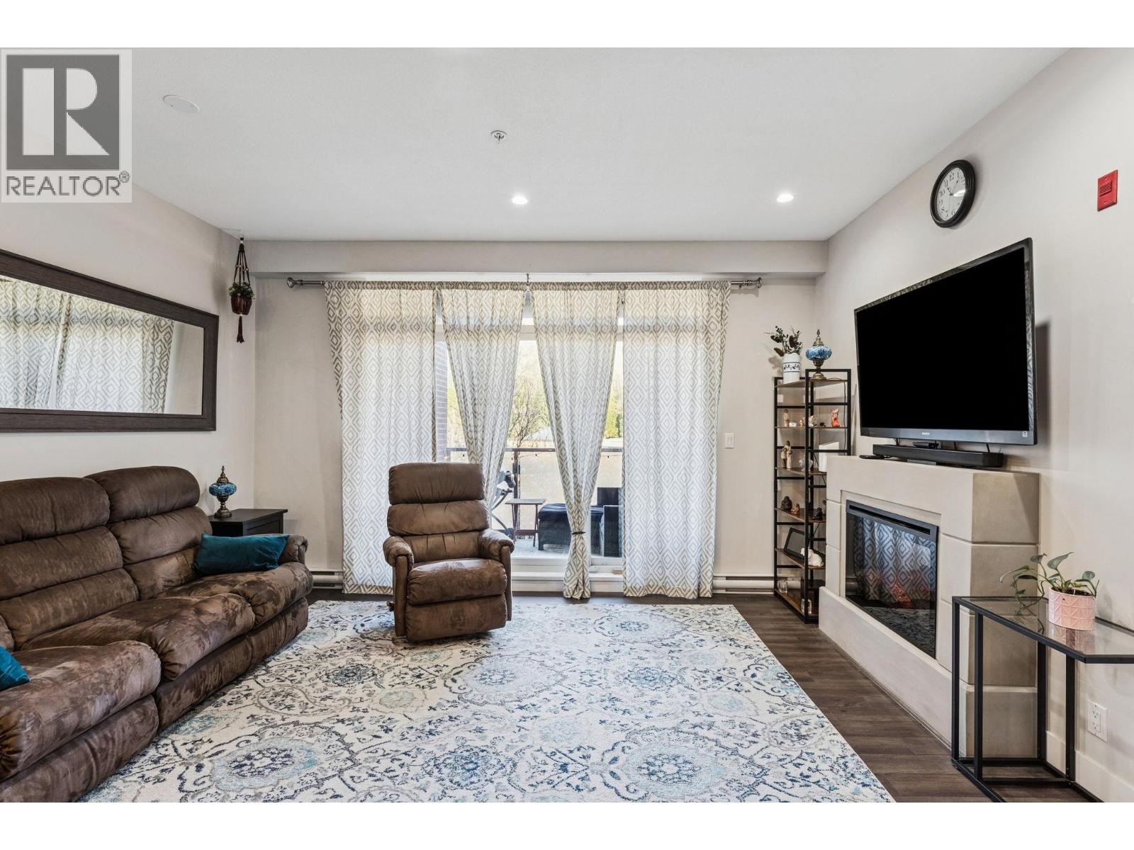 302 1273 Marine Drive, North Vancouver, British Columbia V7P 1T3 - Photo 6 - R3082348