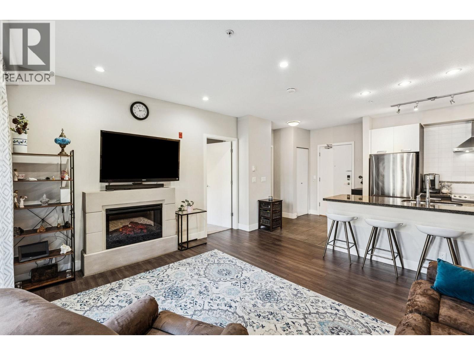 302 1273 Marine Drive, North Vancouver, British Columbia V7P 1T3 - Photo 4 - R3082348