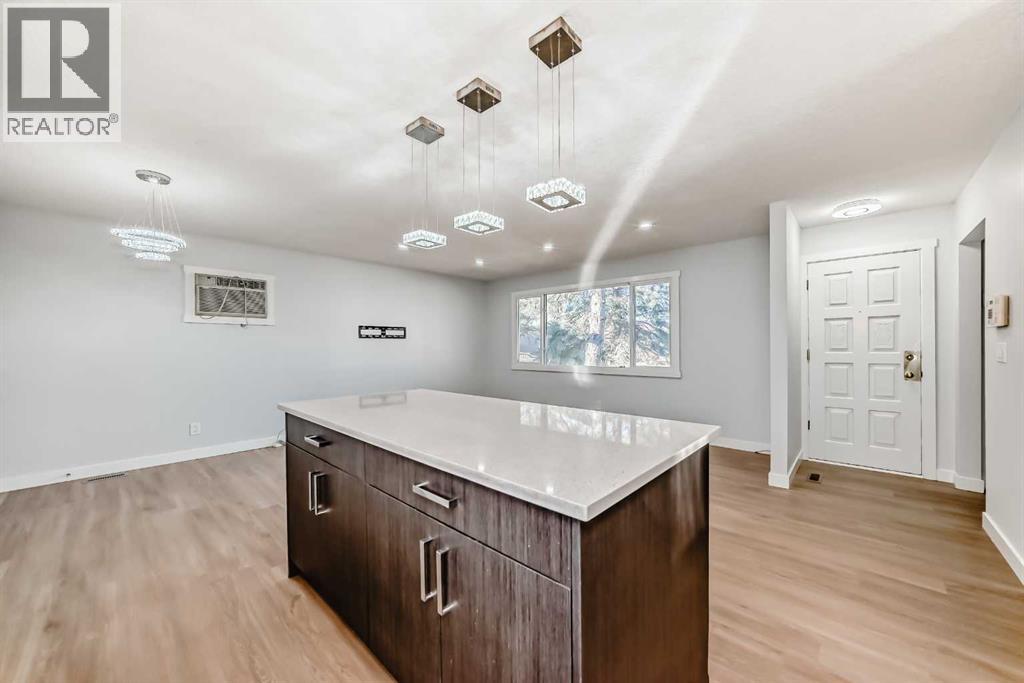 207 Pinecliff Way Ne, Calgary, Alberta  T1Y 3X4 - Photo 11 - A2277456