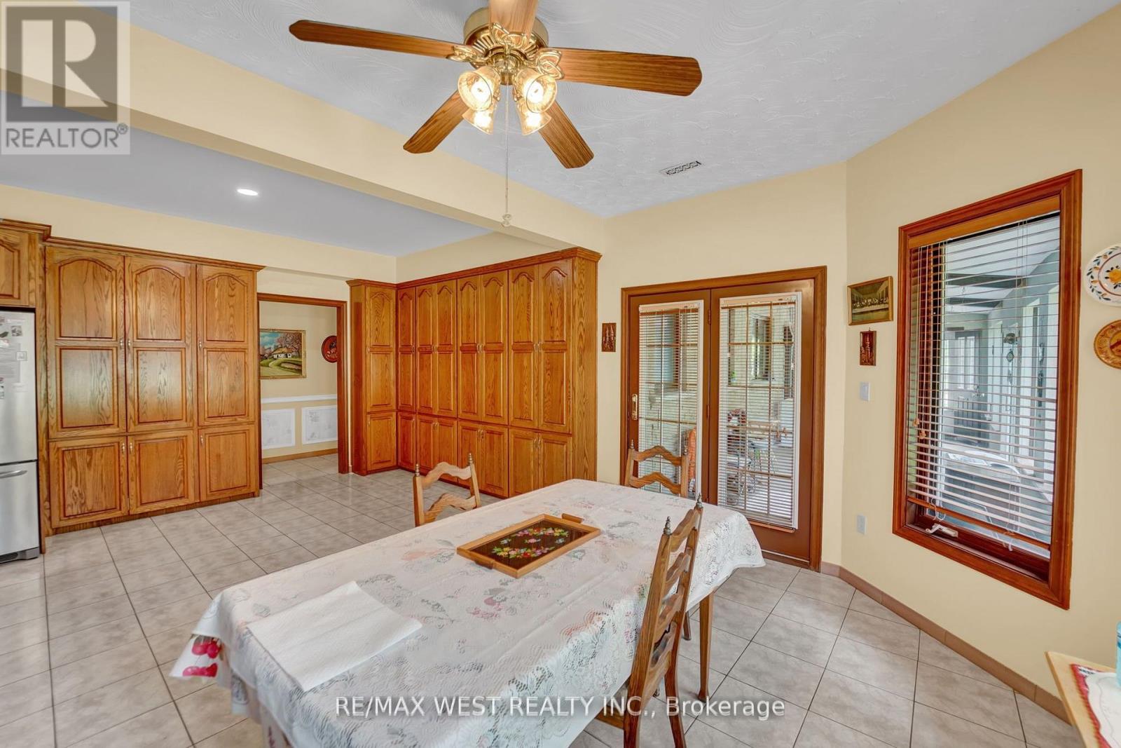 805 Centre Road, Hamilton, Ontario  L8B 1M4 - Photo 6 - X12726552