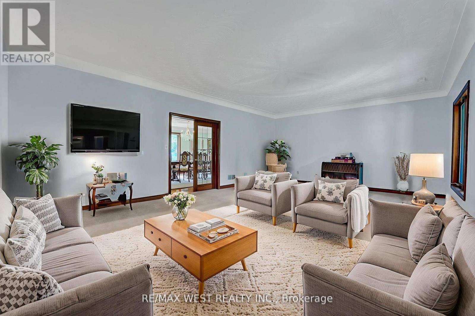 805 Centre Road, Hamilton, Ontario  L8B 1M4 - Photo 7 - X12726552