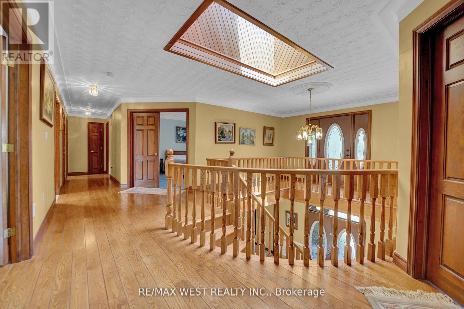 805 Centre Road, Hamilton, Ontario  L8B 1M4 - Photo 9 - X12726552