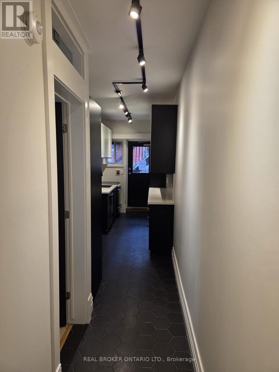 1 - 479 Aberdeen Avenue, Hamilton, Ontario  L8P 2S5 - Photo 8 - X12726558