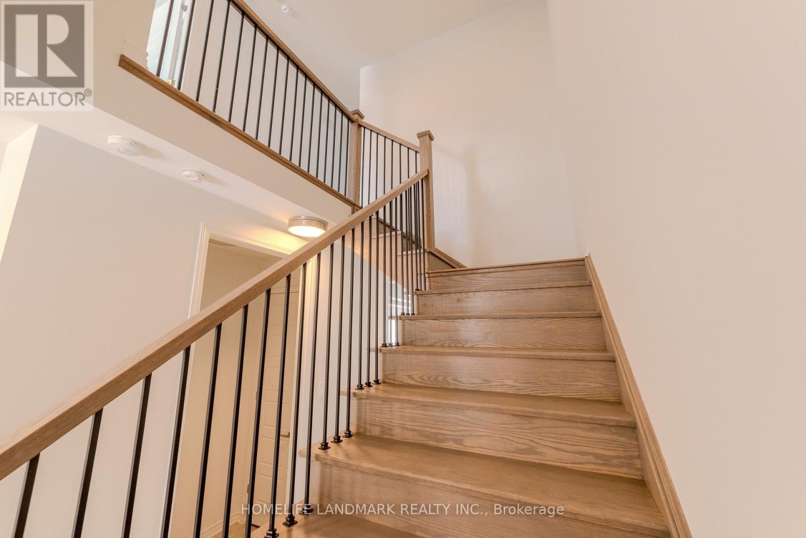 7 Moss Drive, Markham, Ontario  L6C 3S8 - Photo 6 - N12687224