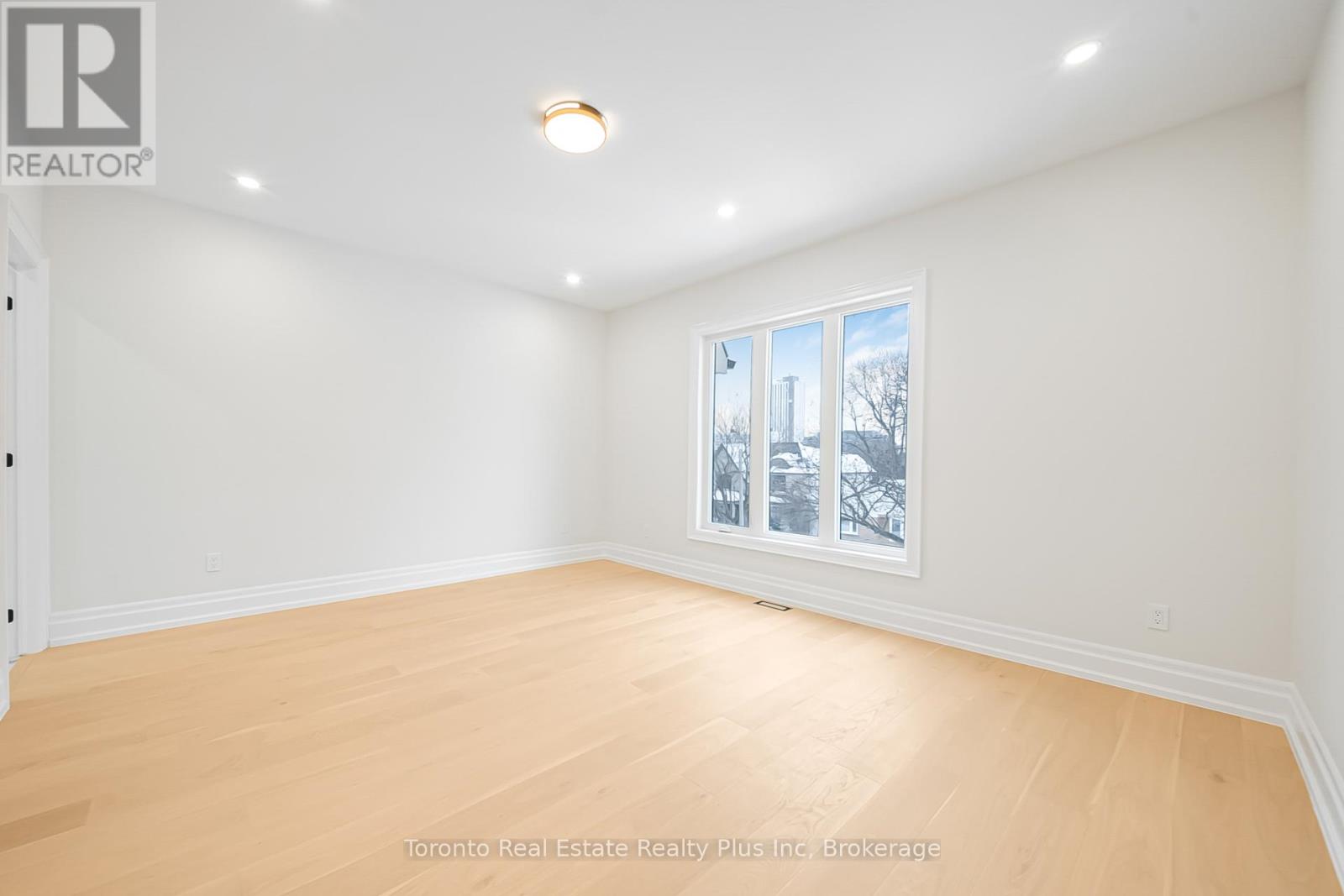 25 Cronin Drive, Toronto, Ontario  M9B 4T7 - Photo 31 - W12726424