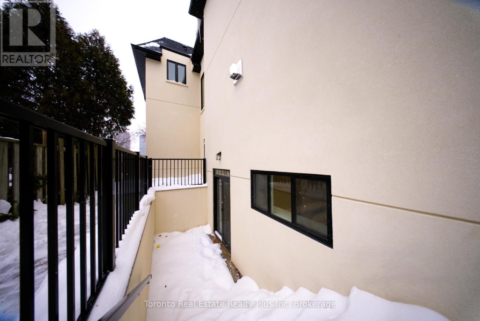 25 Cronin Drive, Toronto, Ontario  M9B 4T7 - Photo 44 - W12726424