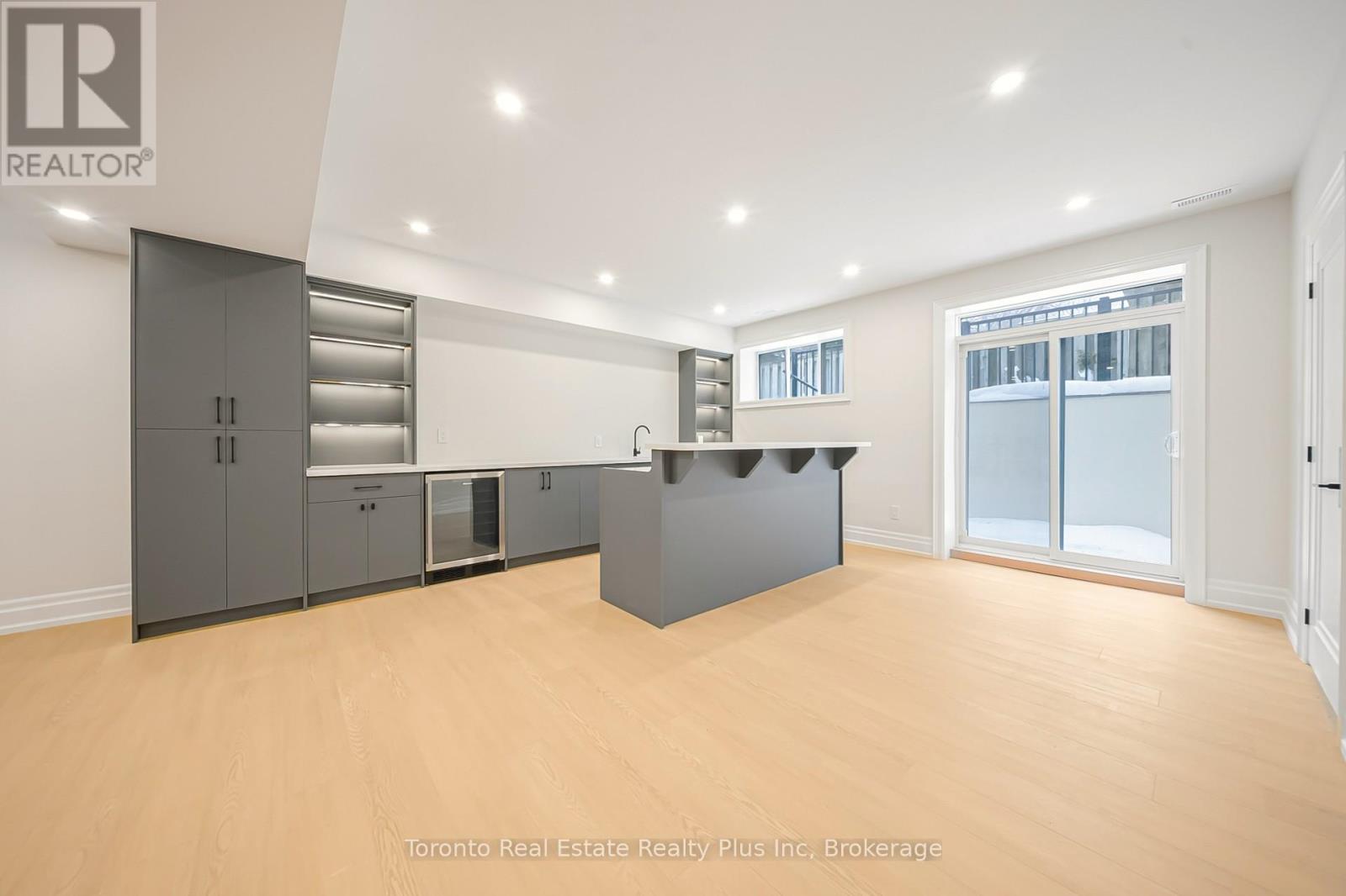 25 Cronin Drive, Toronto, Ontario  M9B 4T7 - Photo 35 - W12726424