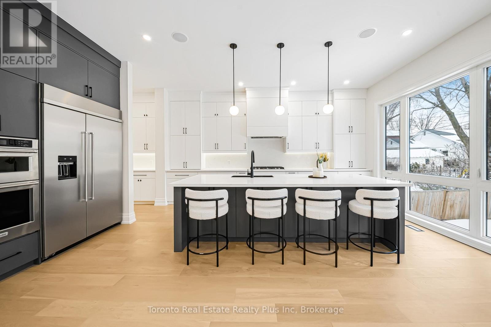 25 Cronin Drive, Toronto, Ontario  M9B 4T7 - Photo 15 - W12726424