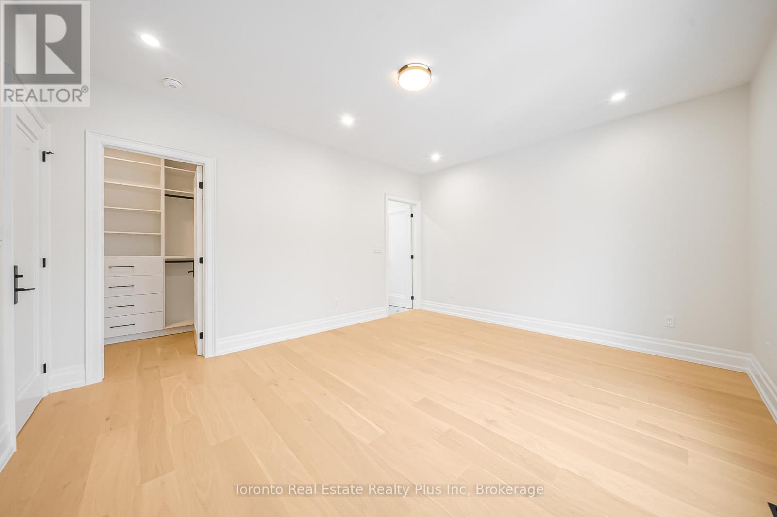 25 Cronin Drive, Toronto, Ontario  M9B 4T7 - Photo 32 - W12726424