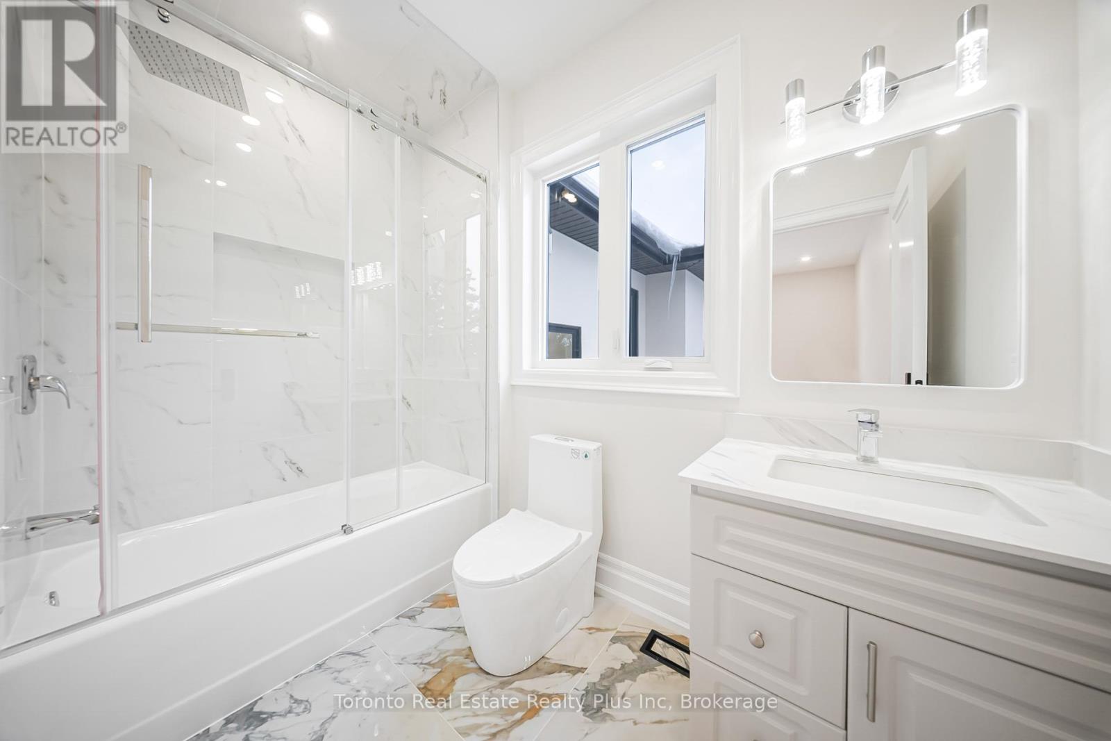 25 Cronin Drive, Toronto, Ontario  M9B 4T7 - Photo 33 - W12726424