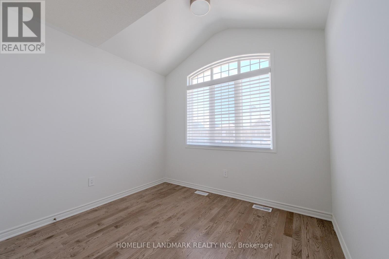 7 Moss Drive, Markham, Ontario  L6C 3S8 - Photo 10 - N12687224