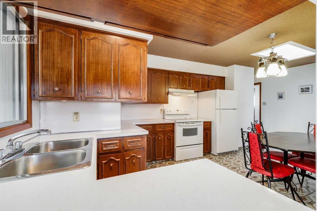 732 Hunts Crescent Nw, Calgary, Alberta  T2K 4H9 - Photo 10 - A2280789