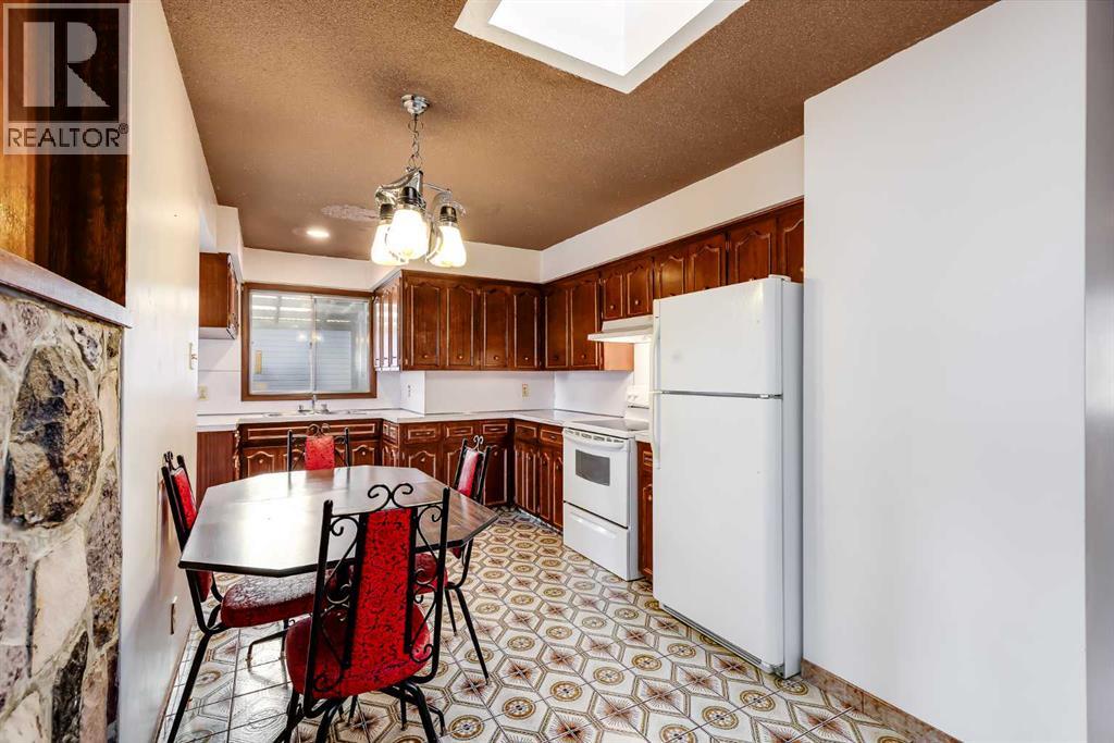 732 Hunts Crescent Nw, Calgary, Alberta  T2K 4H9 - Photo 11 - A2280789