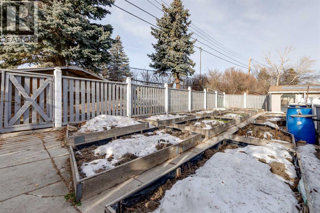 732 Hunts Crescent Nw, Calgary, Alberta  T2K 4H9 - Photo 36 - A2280789