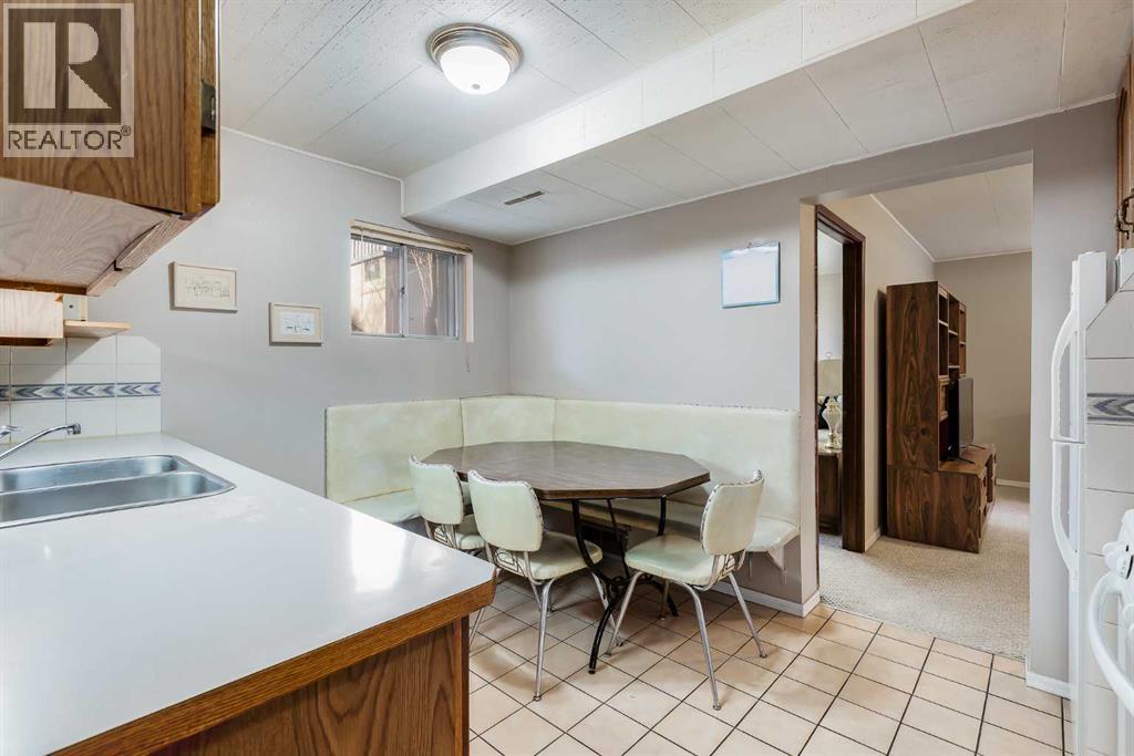 732 Hunts Crescent Nw, Calgary, Alberta  T2K 4H9 - Photo 24 - A2280789