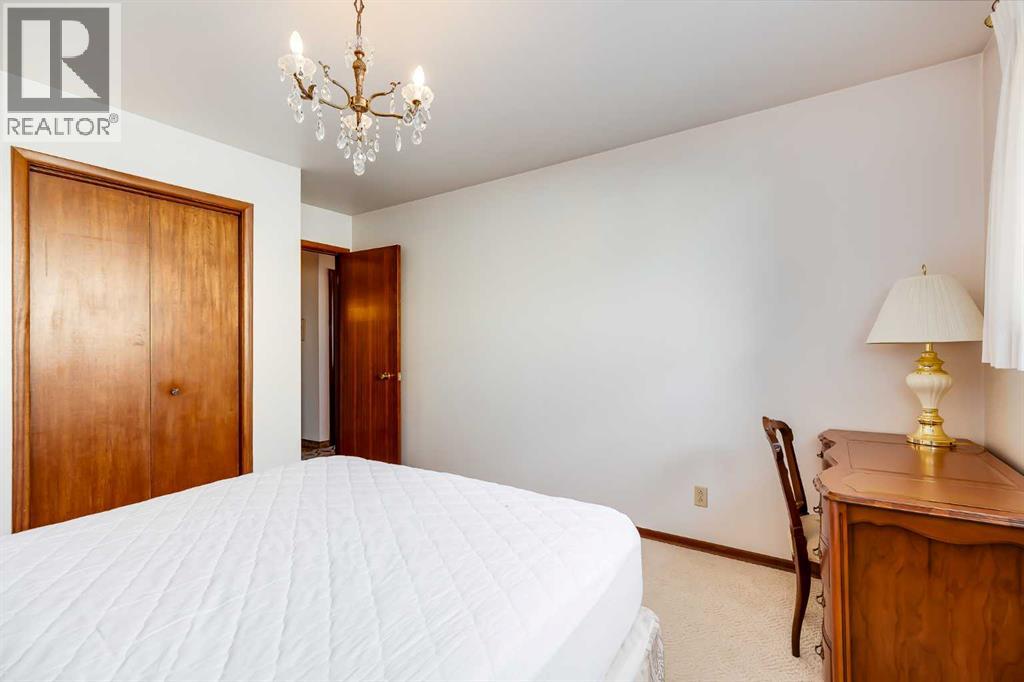 732 Hunts Crescent Nw, Calgary, Alberta  T2K 4H9 - Photo 14 - A2280789