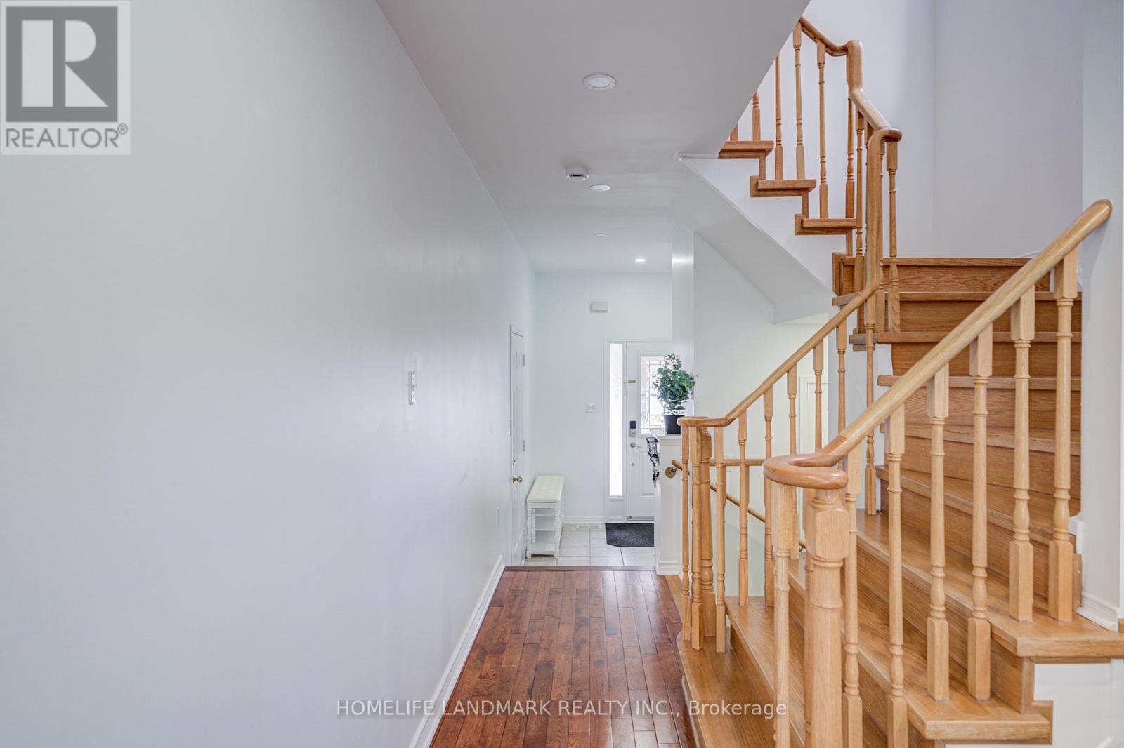 30 Richard Coulson Crescent, Whitchurch-Stouffville, Ontario  L4A 0G7 - Photo 5 - N12726570