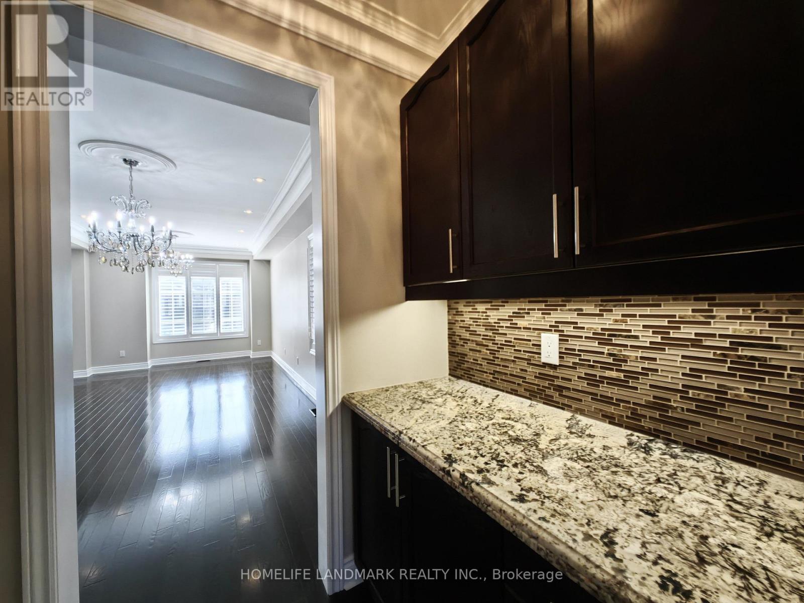 991 Sherman Brock Circle, Newmarket, Ontario  L3X 0B8 - Photo 12 - N12726586