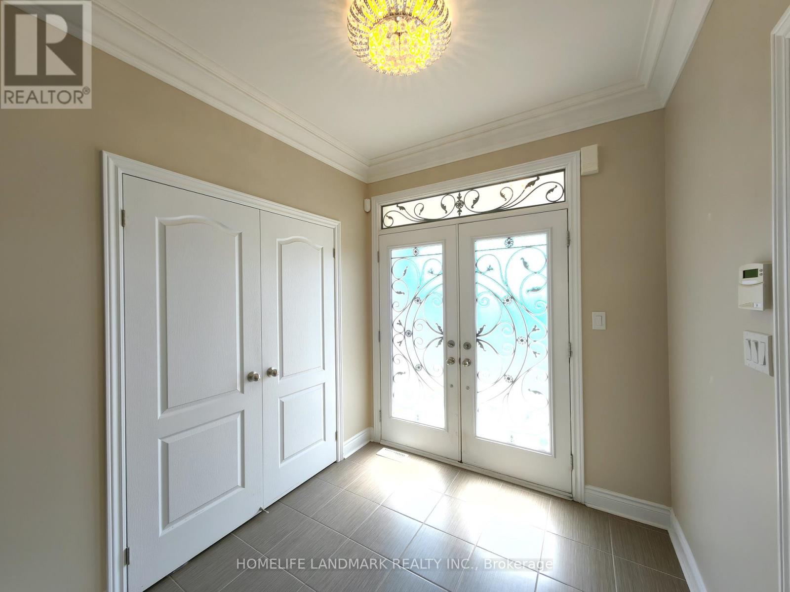 991 Sherman Brock Circle, Newmarket, Ontario  L3X 0B8 - Photo 2 - N12726586