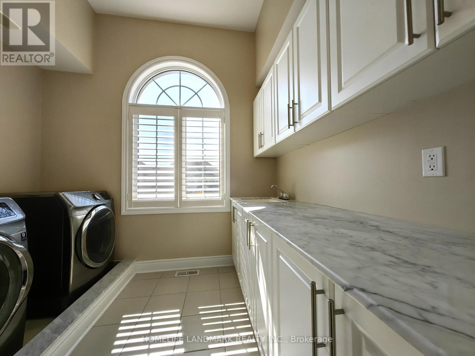 991 Sherman Brock Circle, Newmarket, Ontario  L3X 0B8 - Photo 36 - N12726586